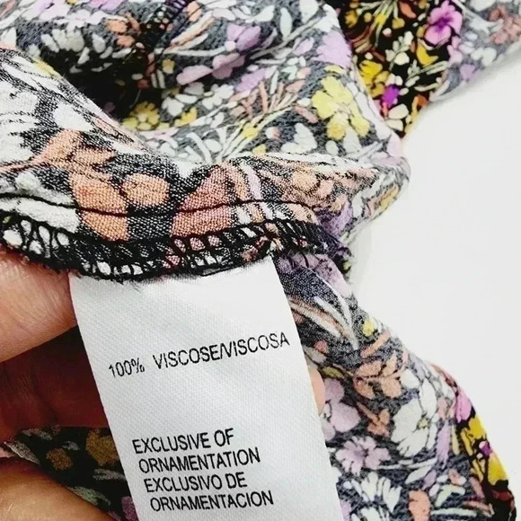 Democracy V neck Floral Ruffle Sleeve blouse 3X - Picture 6 of 7